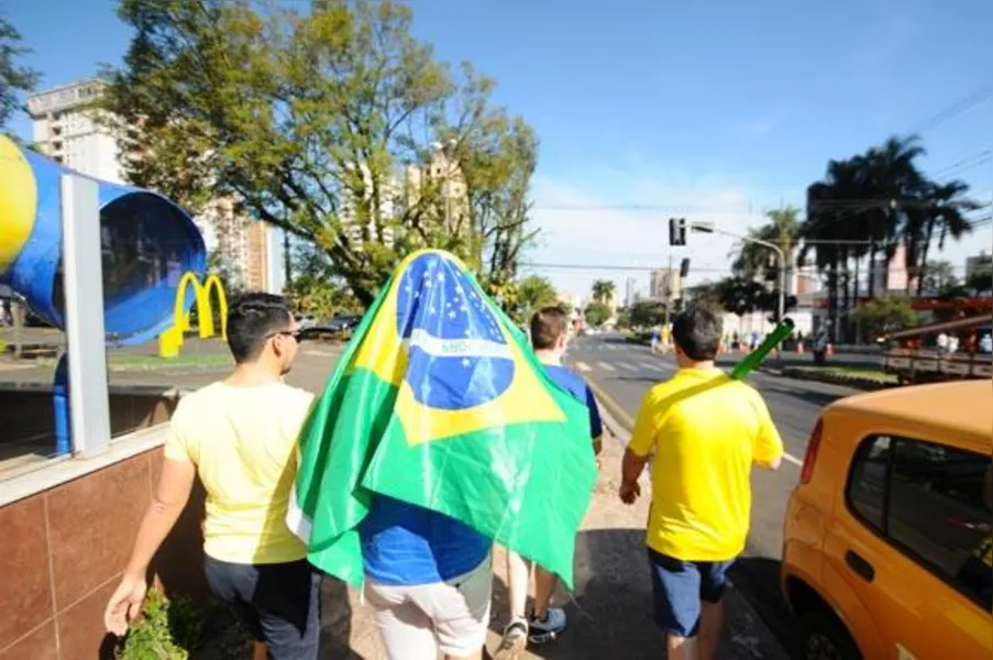 Em Londrina, 20 mil pedem impeachment de Dilma; veja vídeo e fotos