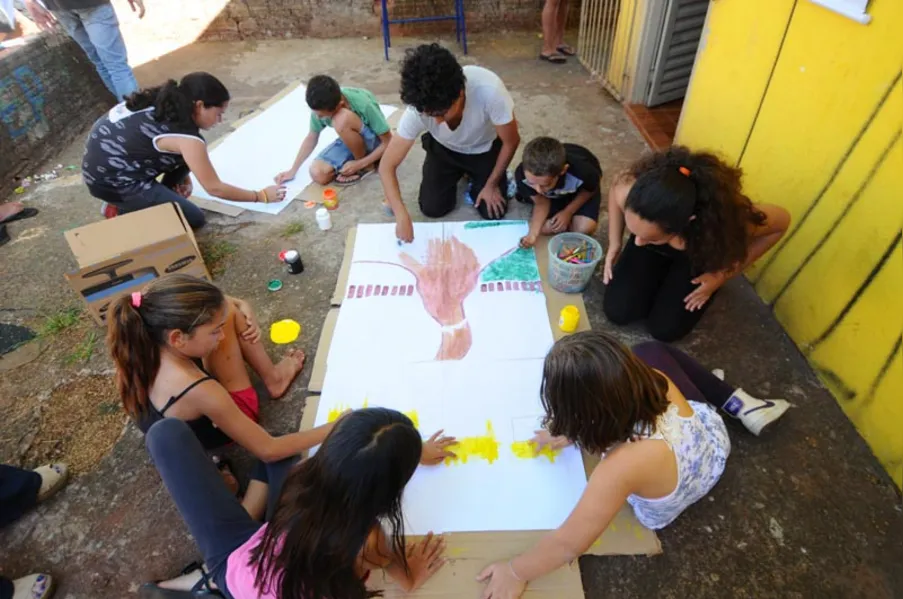 DIA DO FOLCLORE - Folclore brasileiro vai muito além do saci
