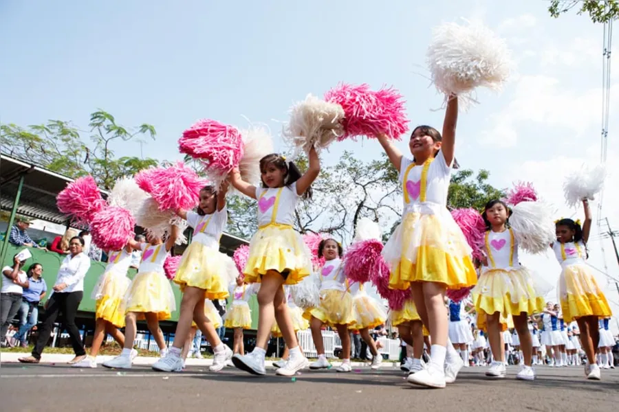 Desfile da Independência reúne 10 mil pessoas em Londrina