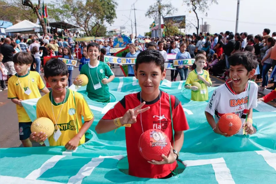 Desfile da Independência reúne 10 mil pessoas em Londrina