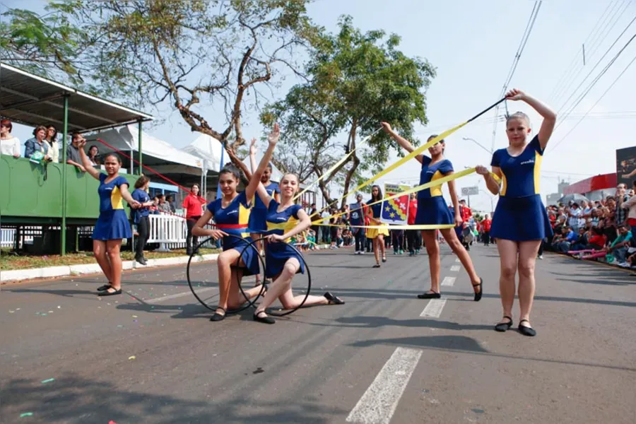 Desfile da Independência reúne 10 mil pessoas em Londrina