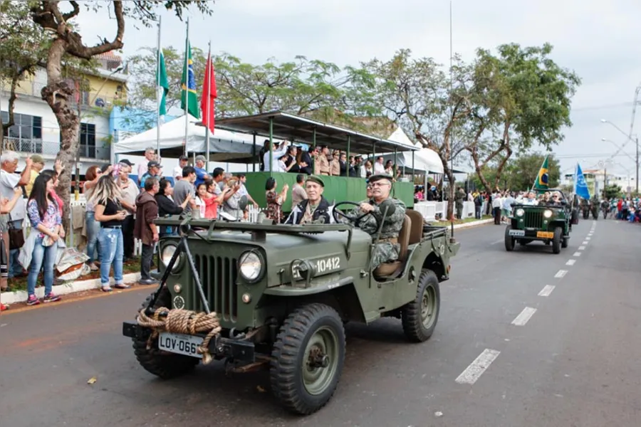 Desfile da Independência reúne 10 mil pessoas em Londrina