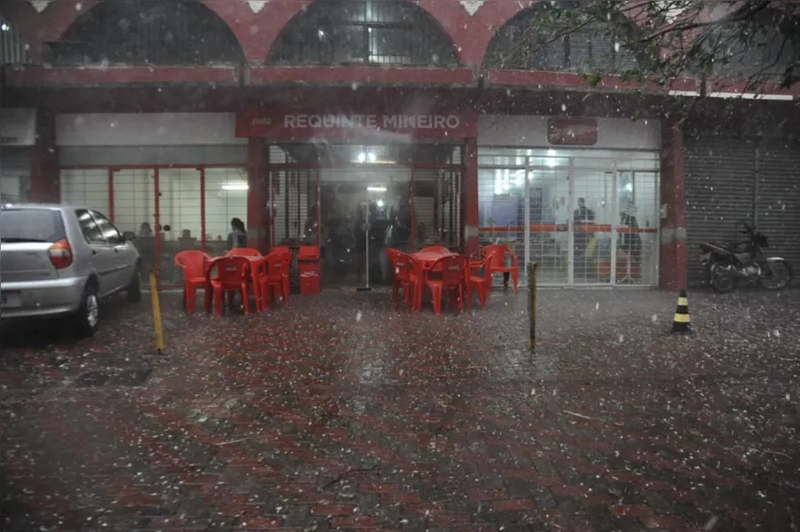 Tempestade provoca estragos em Londrina