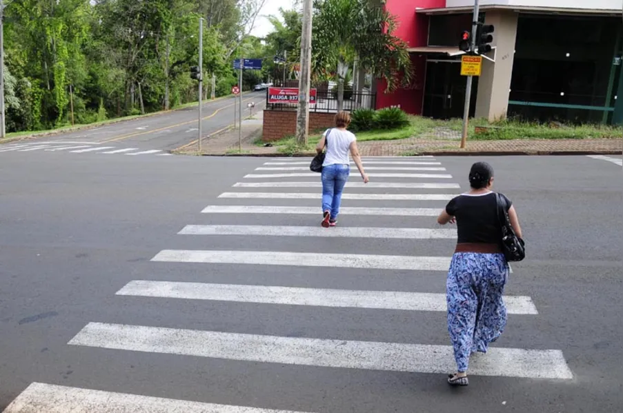 CMTU testa semáforo inteligente