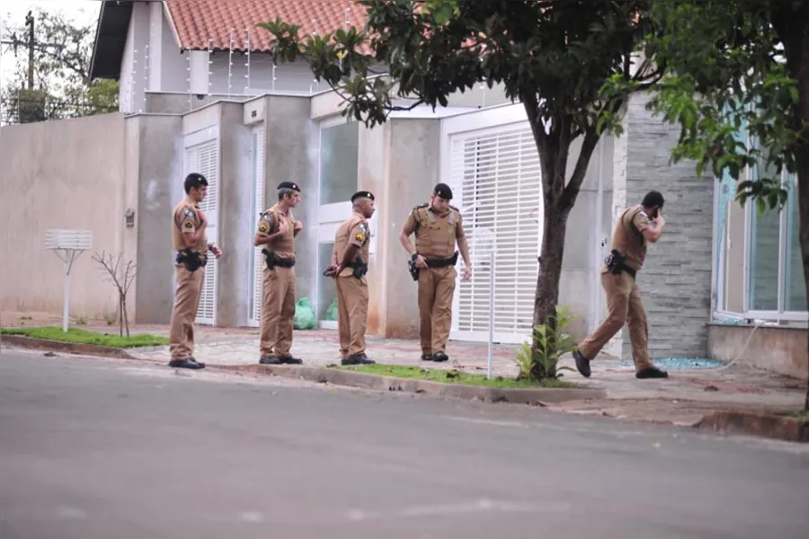Explosão em casa mobiliza Esquadrão Antibombas