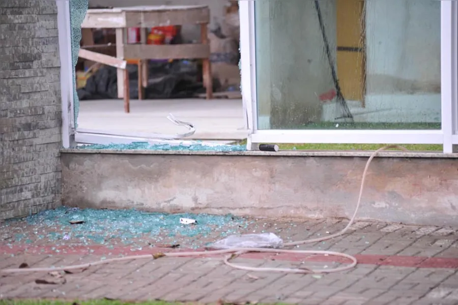 Explosão em casa mobiliza Esquadrão Antibombas