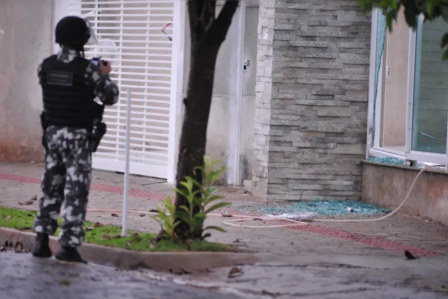 Explosão em casa mobiliza Esquadrão Antibombas