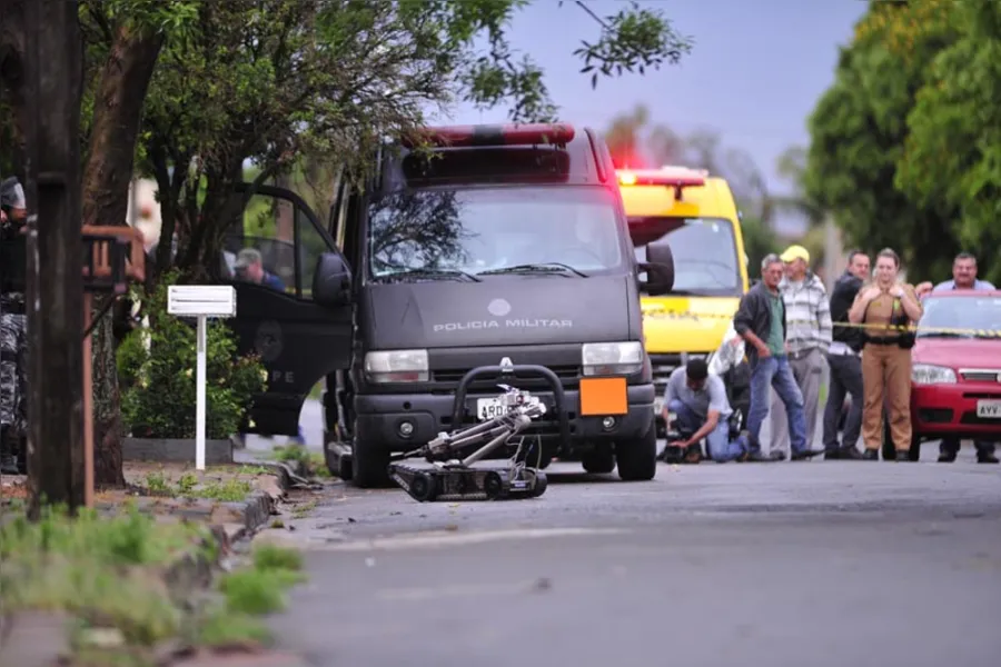 Explosão em casa mobiliza Esquadrão Antibombas