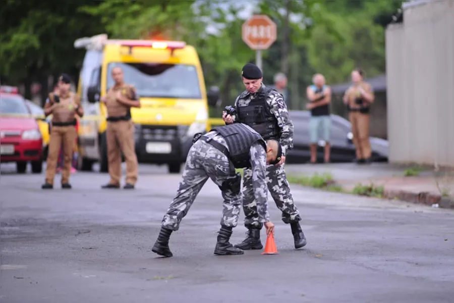Explosão em casa mobiliza Esquadrão Antibombas