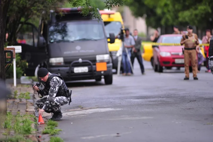 Explosão em casa mobiliza Esquadrão Antibombas