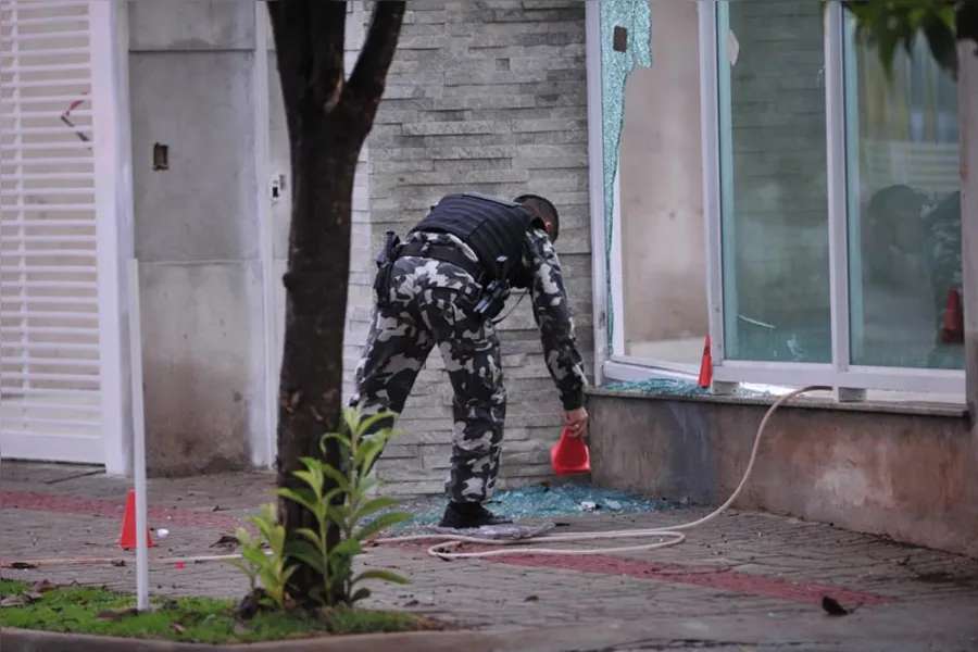 Explosão em casa mobiliza Esquadrão Antibombas