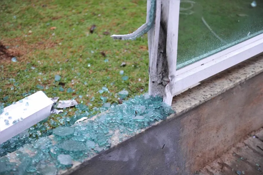 Explosão em casa mobiliza Esquadrão Antibombas