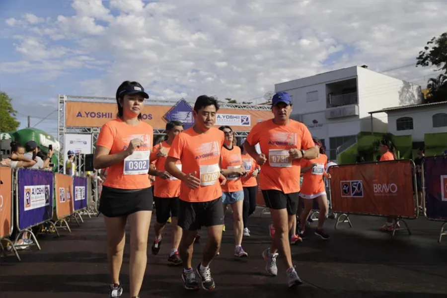 Cerca de 800 participam de corrida de rua