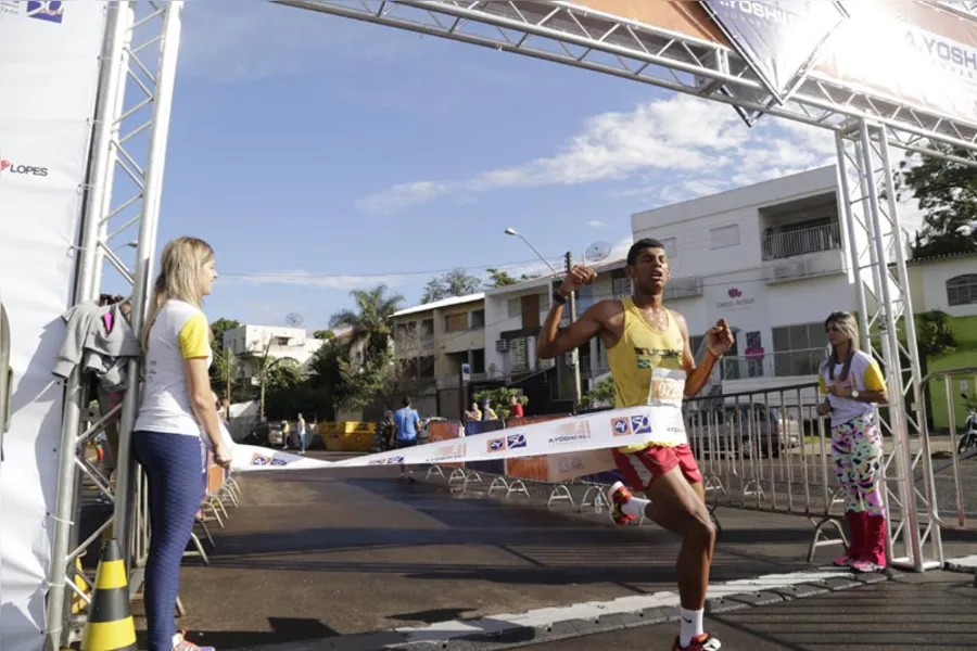 Cerca de 800 participam de corrida de rua