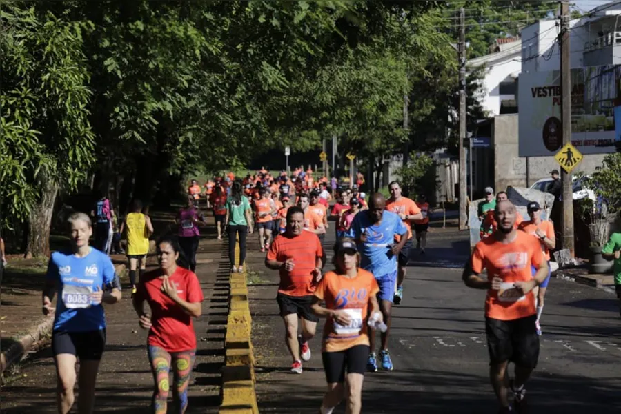 Cerca de 800 participam de corrida de rua