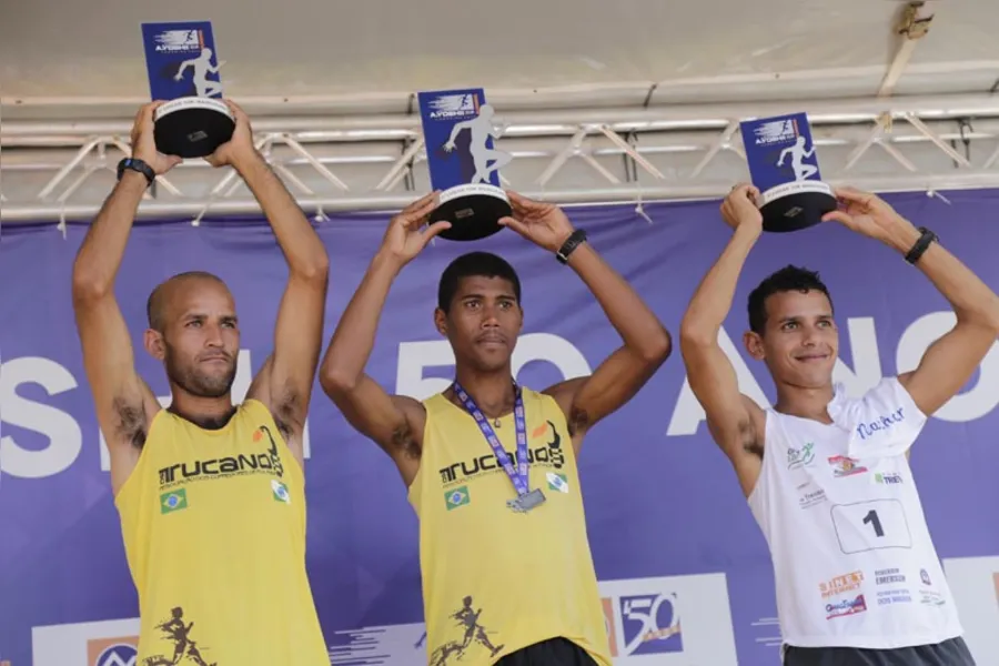Cerca de 800 participam de corrida de rua