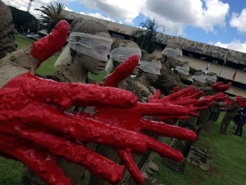 Cegos nas instituições de poder
