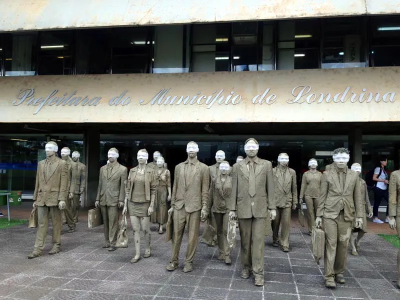 Cegos nas instituições de poder