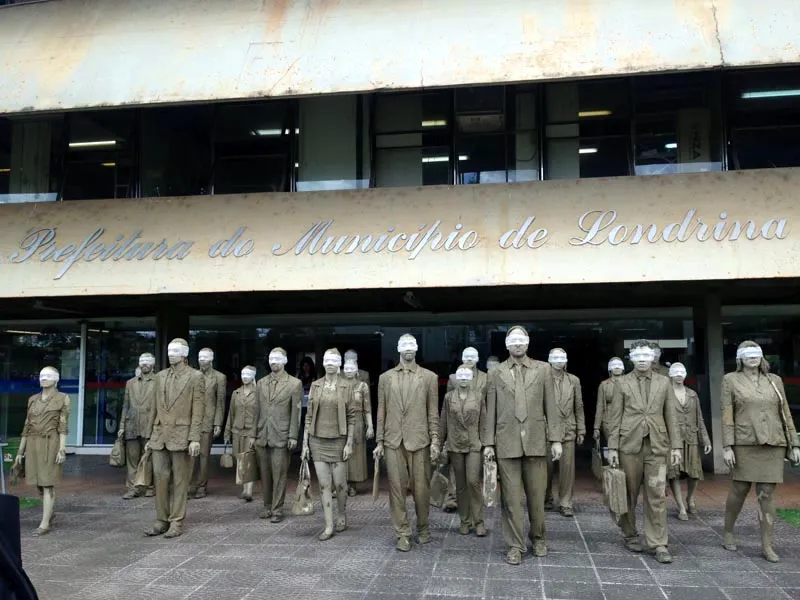 Cegos nas instituições de poder