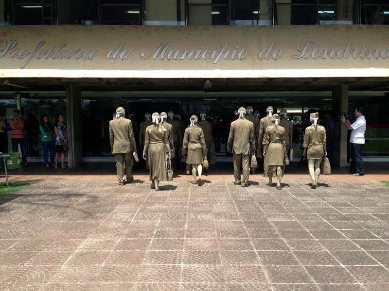 Cegos nas instituições de poder
