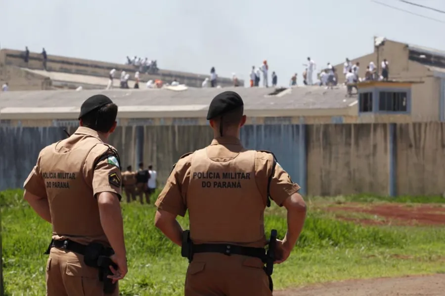 Rebelião na PEL II deixa dois presos feridos