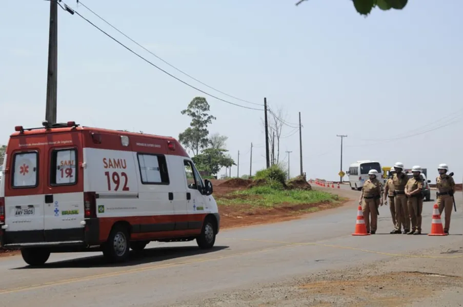 Familiares enfrentam PMs em busca de informações sobre presos