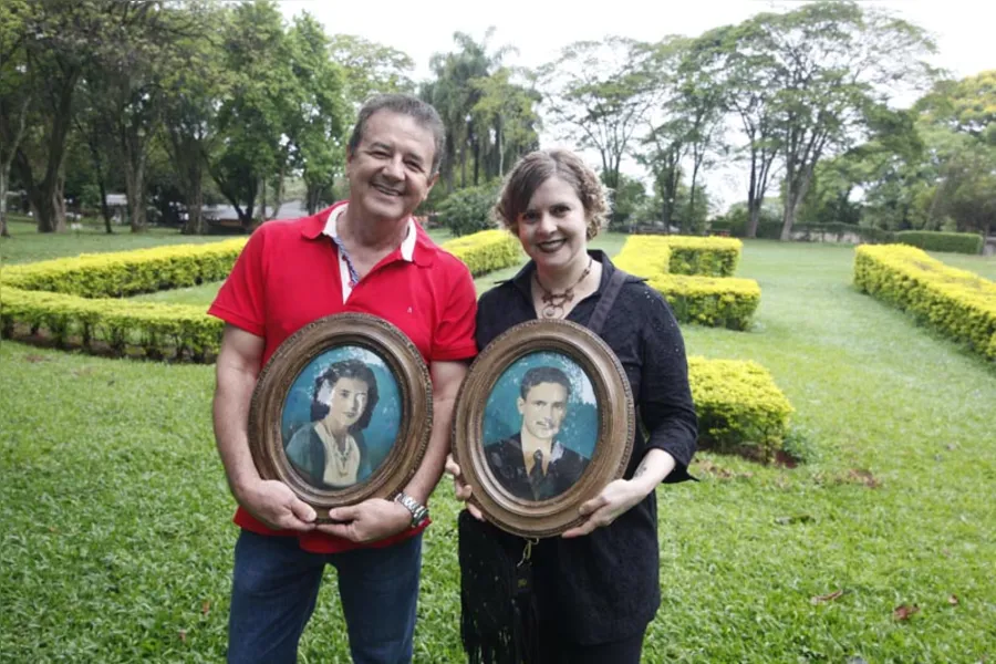 Irmãos celebram formatura na UEL