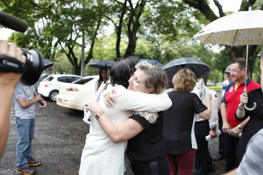 Irmãos celebram formatura na UEL