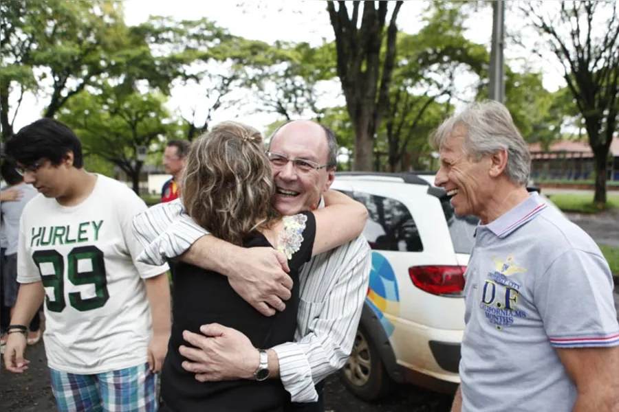 Irmãos celebram formatura na UEL