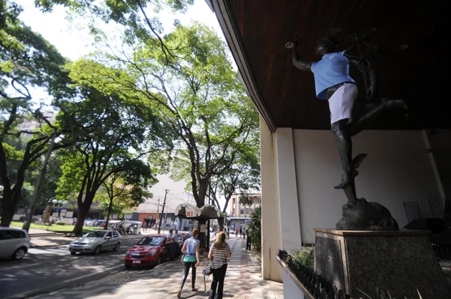 Londrina se veste de azul e branco