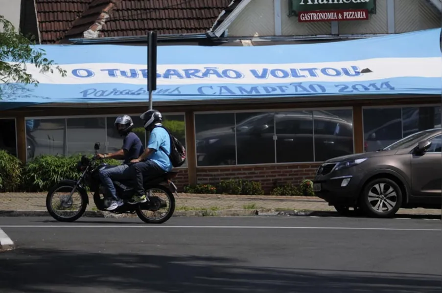 Londrina se veste de azul e branco