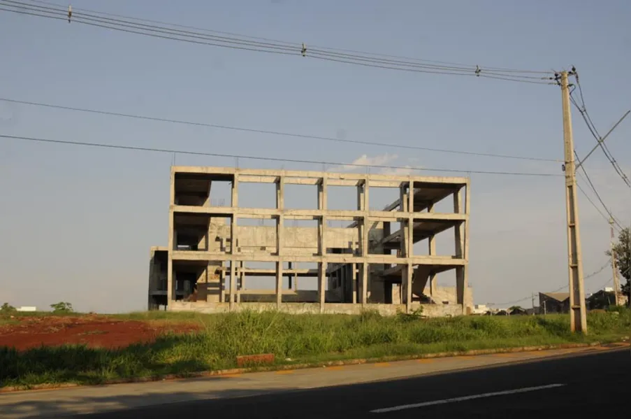 Abandono nas obras do Teatro Municipal
