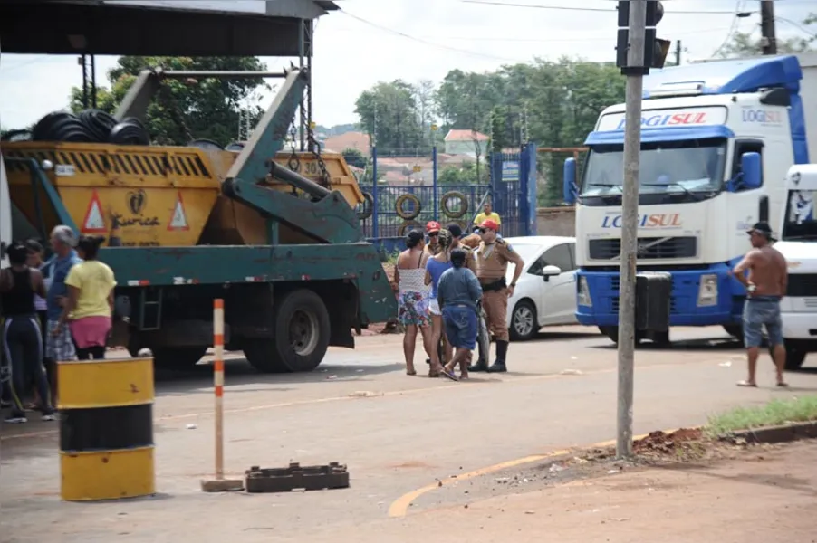 Protesto bloqueia trecho da PR-445 por 22 horas
