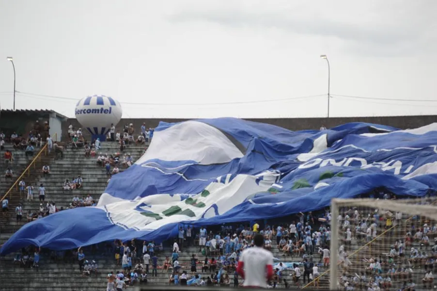 FALTA POUCO - Londrina larga na frente na decisão