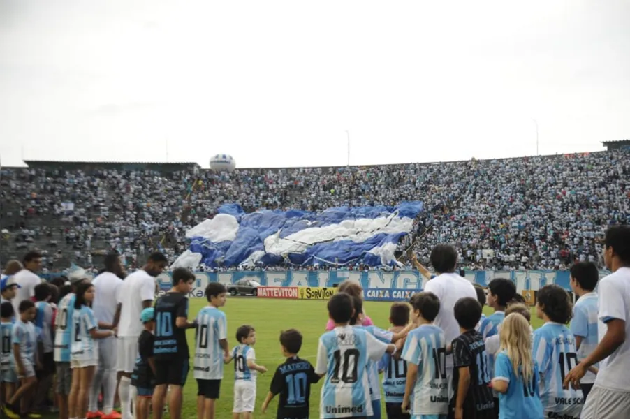 FALTA POUCO - Londrina larga na frente na decisão