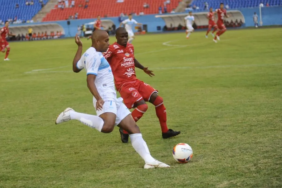 FALTA POUCO - Londrina larga na frente na decisão