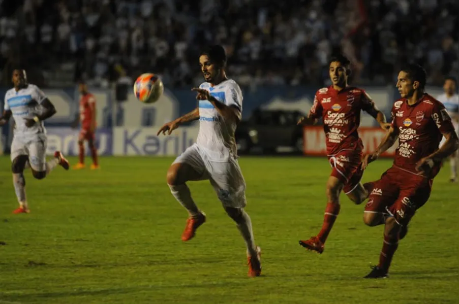 FALTA POUCO - Londrina larga na frente na decisão