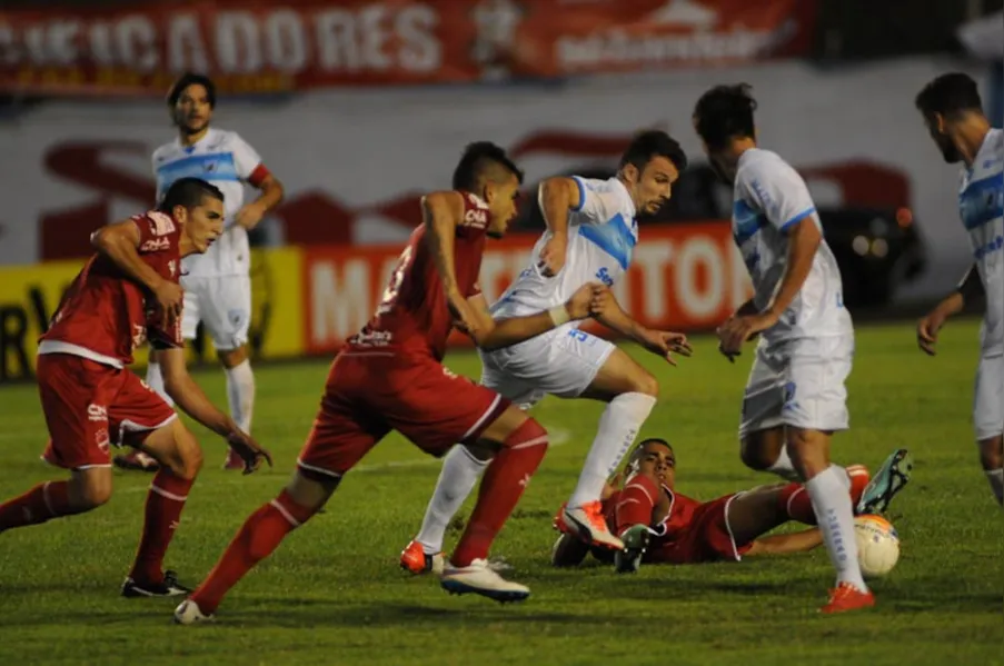 FALTA POUCO - Londrina larga na frente na decisão