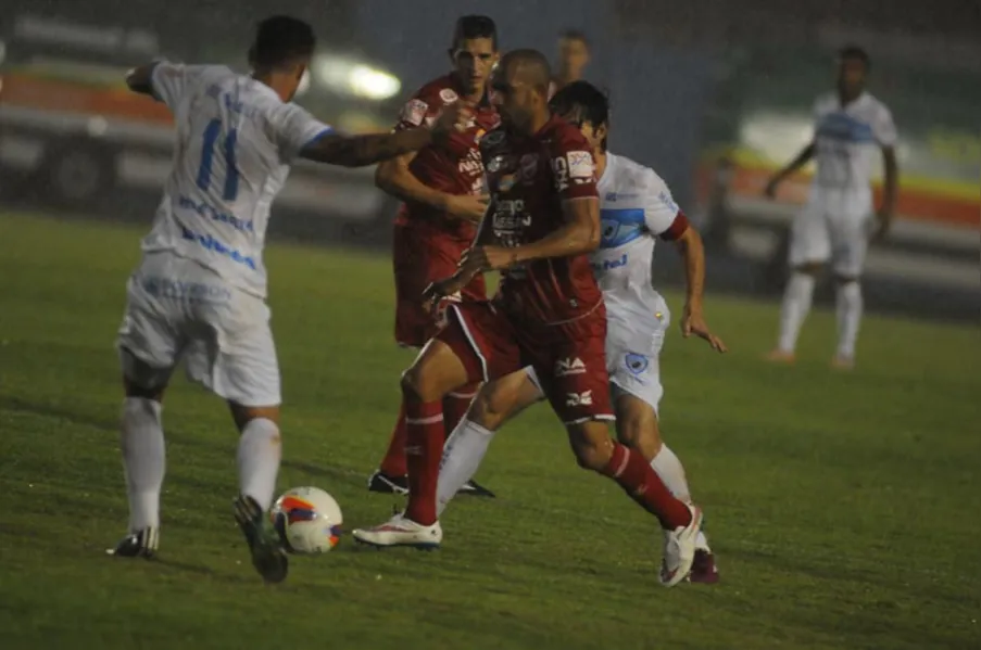 FALTA POUCO - Londrina larga na frente na decisão