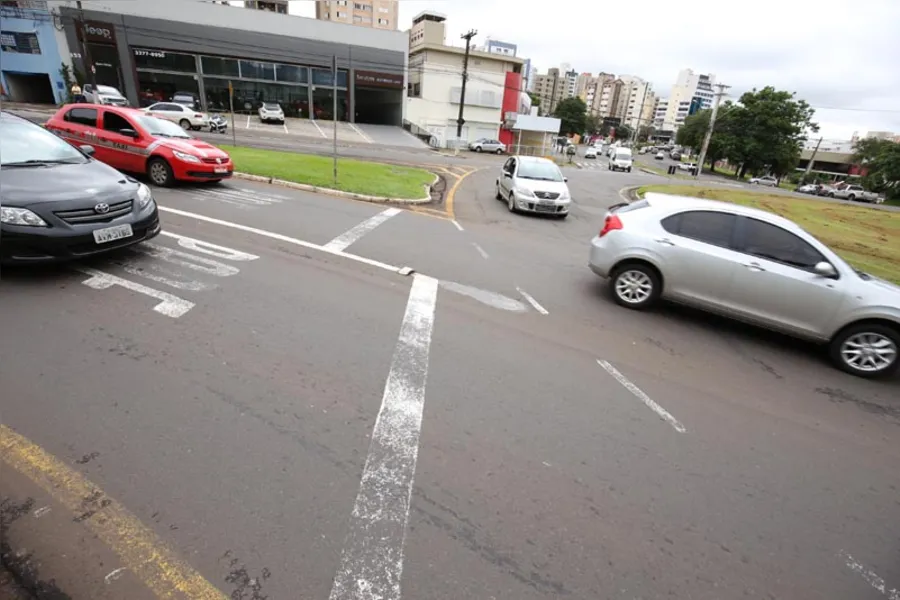 Motoristas ignoram regras de circulação nas rotatórias