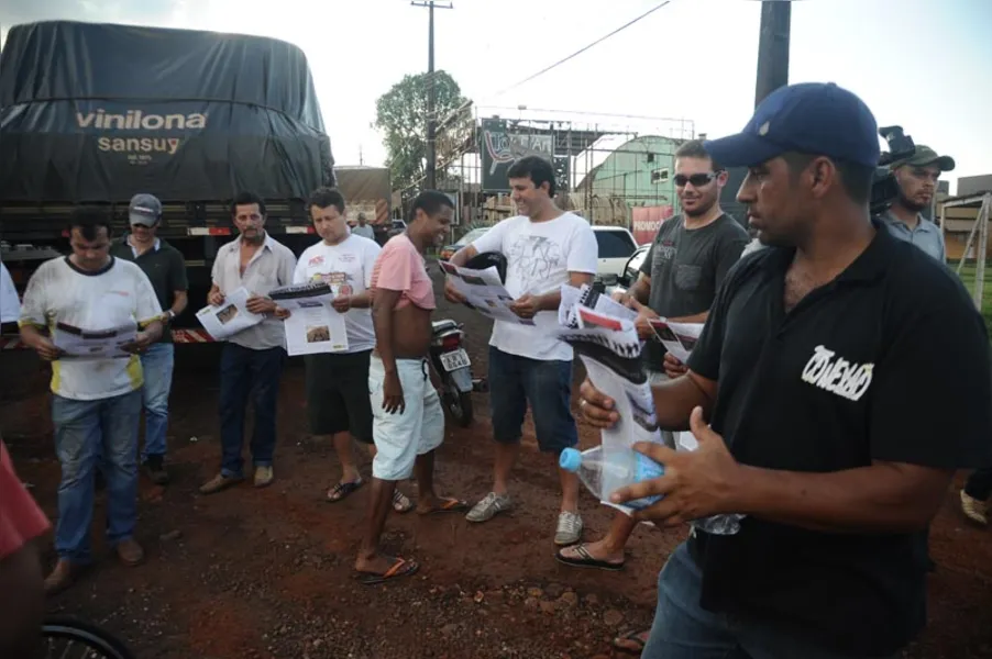 Greve dos caminhoneiros começa forte no Paraná