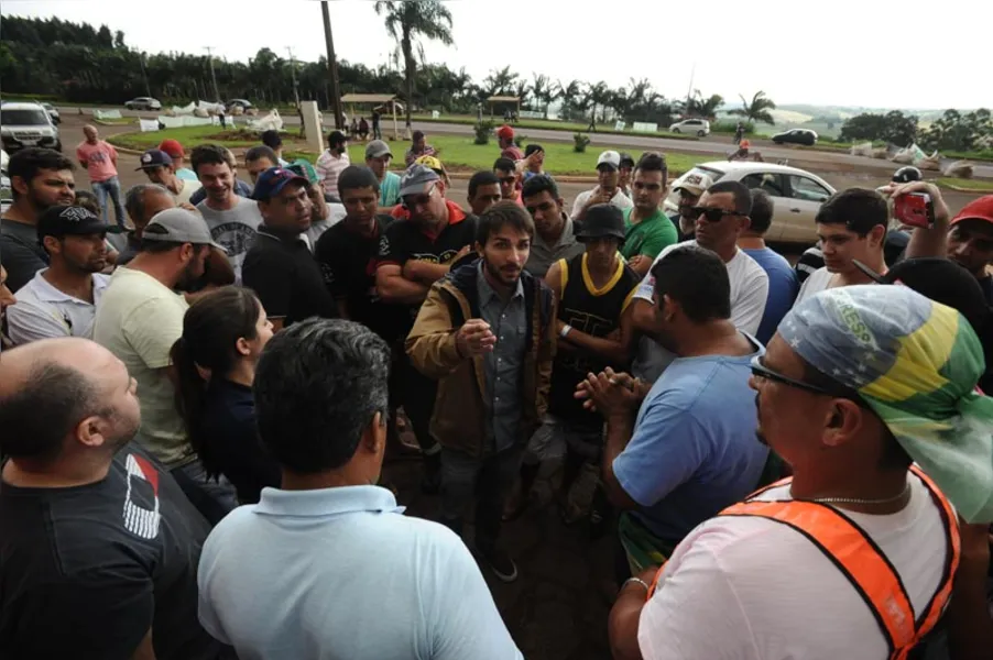 Greve dos caminhoneiros começa forte no Paraná