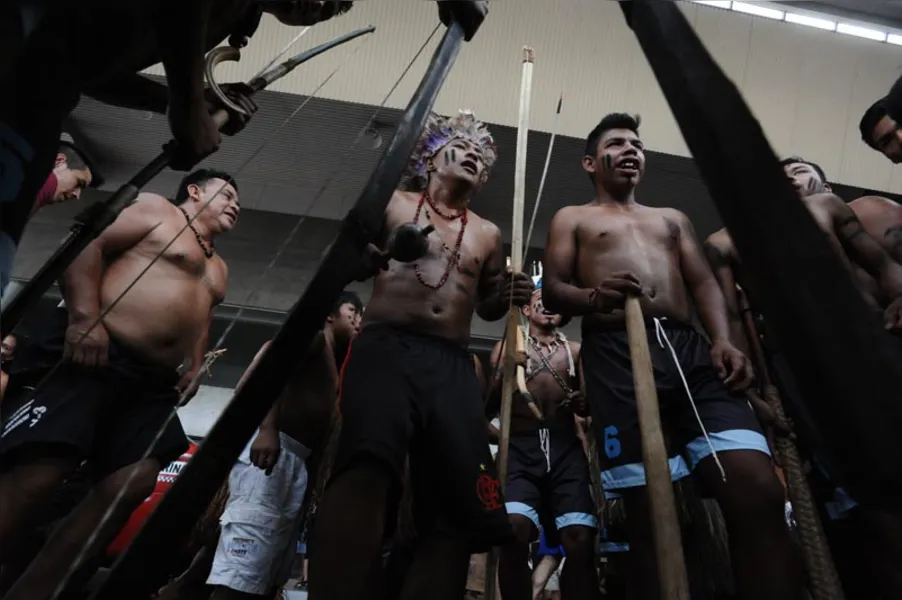 Índios ocupam aeroporto em protesto contra PEC 215
