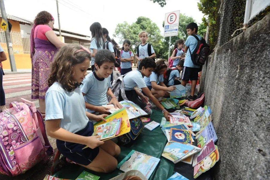 Troca de livros entre alunos e comunidade