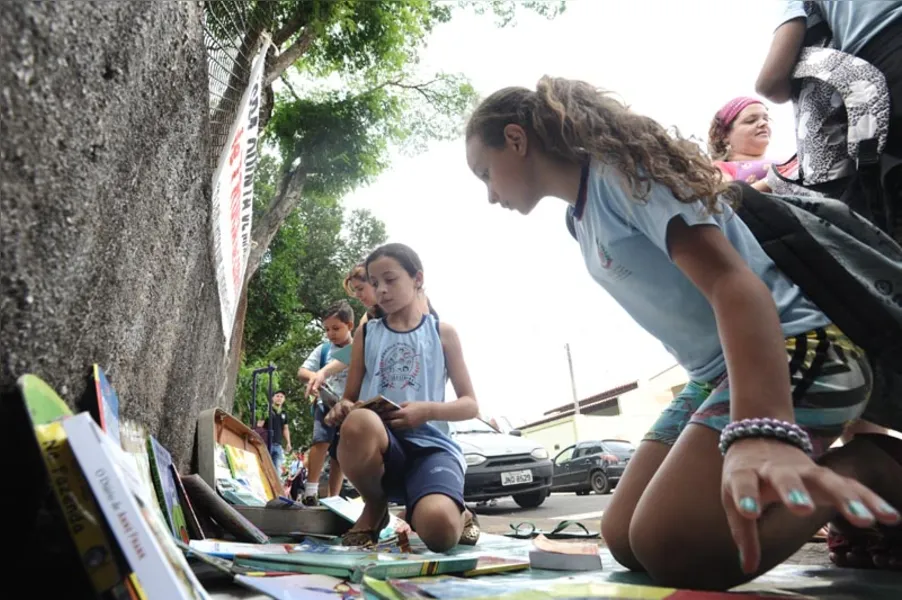 Troca de livros entre alunos e comunidade