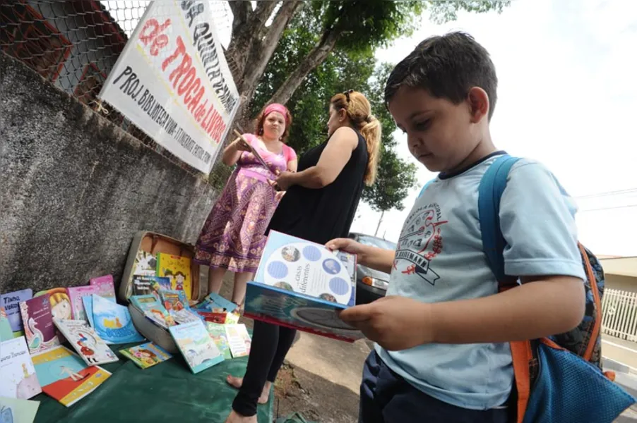 Troca de livros entre alunos e comunidade