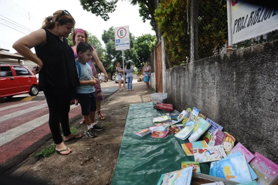 Troca de livros entre alunos e comunidade