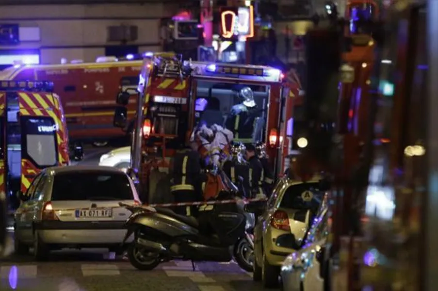 EI reivindica ataques em Paris e diz que França está 'no topo da lista'