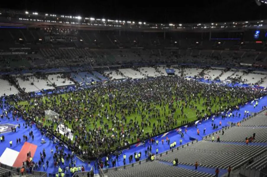 EI reivindica ataques em Paris e diz que França está 'no topo da lista'