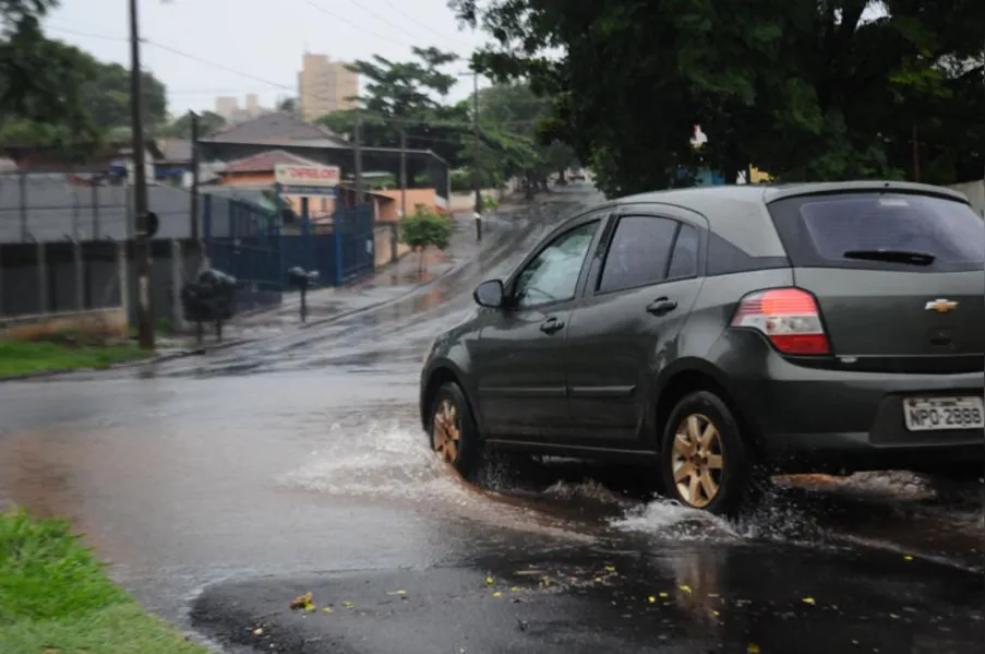 Temporal provoca alagamentos